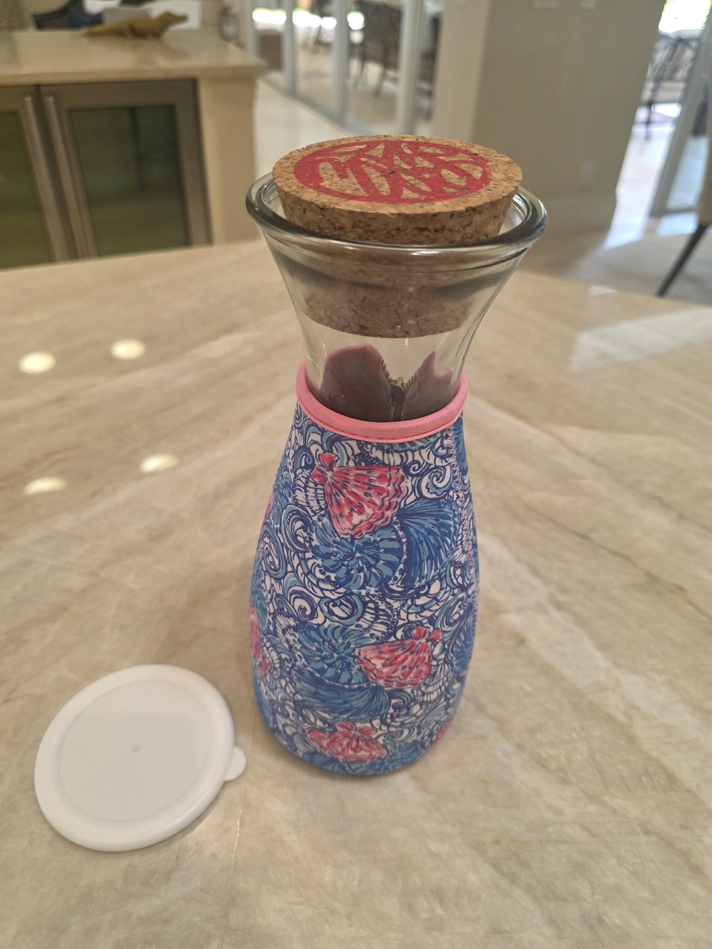 Lilly Pullizer - Bottle &  Neopren Sleeve (Pink Trim and Blue Floral Pattern) - Picture 3 of 6
